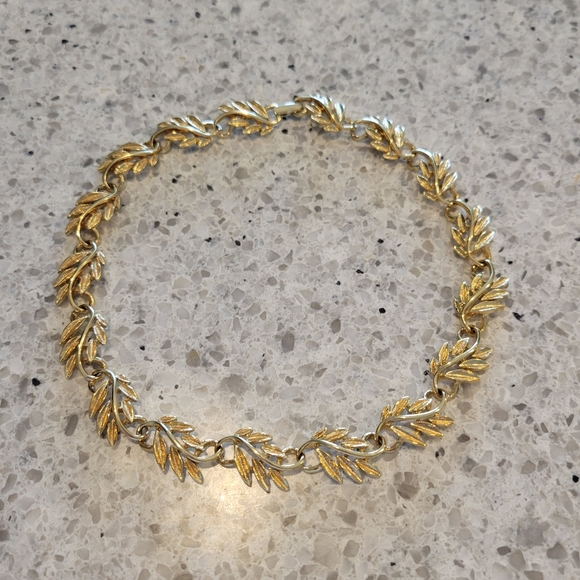 Vintage Signed Gold Leaf Choker By Naper. - Picture 7 of 8